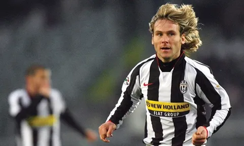Không được khoác áo M.U, Pavel Nedved tiếc nuối