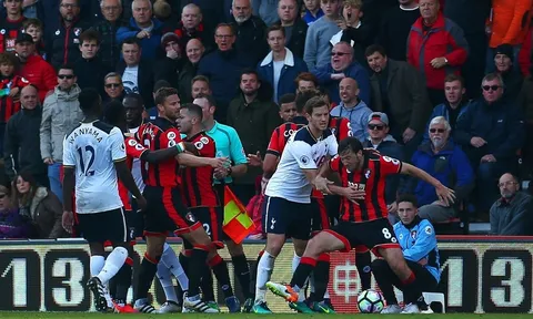 Không thể ghi bàn, Sissoko suýt ăn thua đủ với hậu vệ Bournemouth