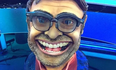 Liverpool tặng bánh sinh nhật cực độc cho Klopp