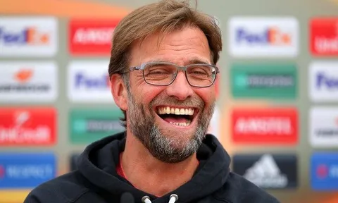 Klopp phản ứng hài hước khi nghe tiếng chuông điện thoại