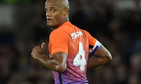 Kompany lại chấn thương, Pep mướt mồ hôi