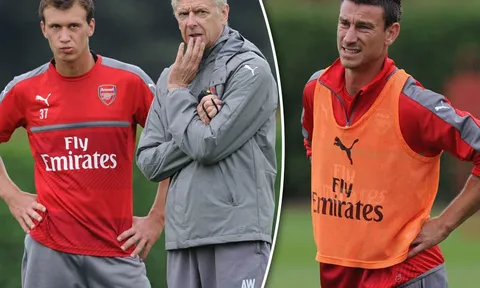 Koscielny nhăn nhó tập luyện, HLV Wenger đăm chiêu giải bài toán hàng thủ