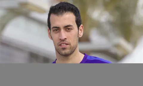 Ký hợp đồng mới, Busquets tăng giá khủng khiếp