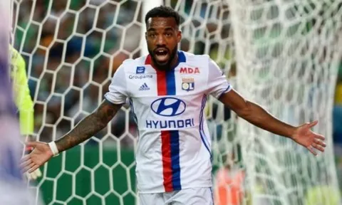 Lộ số tiền Arsenal hỏi mua Alexandre Lacazette lần 2