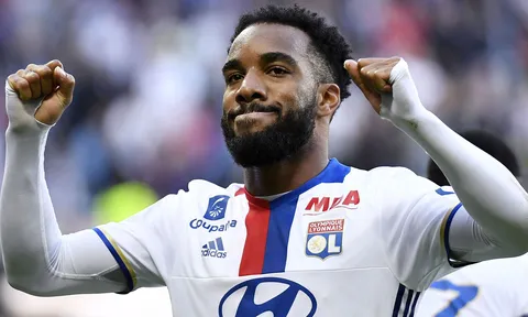 Lacazette mang tin vui cho Arsenal, Man United