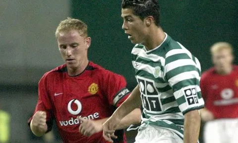 Lần đầu đụng độ M.U, Ronaldo biến O'Shea thành "trò hề"