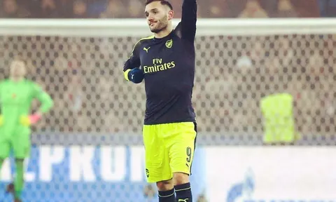 Lập hat-trick, Lucas Perez khiến CĐV Arsenal phát cuồng