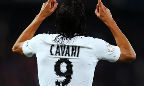 Lập poker, Cavani đập tan chỉ trích