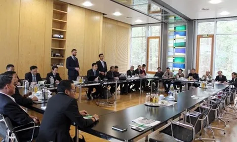LĐBĐ Đức chia sẻ với VPF về kinh nghiệm đào tạo cầu thủ trẻ