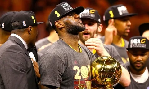 LeBron James òa khóc khi giúp CAVs lần đầu vô địch NBA
