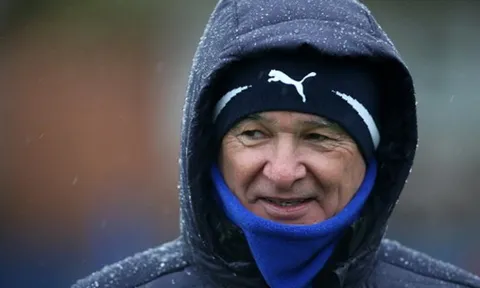 Leicester đội mưa tập luyện, chờ ngày làm nên lịch sử