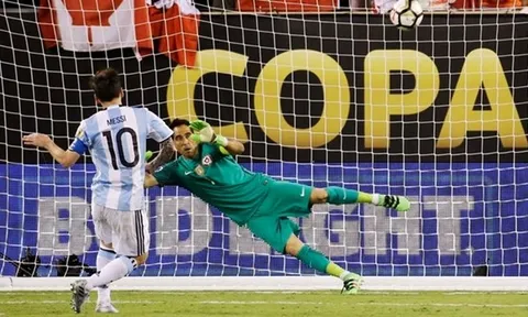 Argentina bại trận: Đừng khóc cho Lionel Messi!