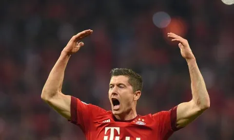 Lewandowski ghi bàn trận thứ 3 liên tiếp, Bayern mở hội Oktoberfest