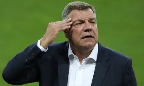 Liên đoàn bóng đá Anh vứt 4000 chiếc áo vì Allardyce