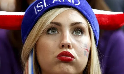 Liêu xiêu trước vẻ đẹp của CĐV Iceland trên khán đài