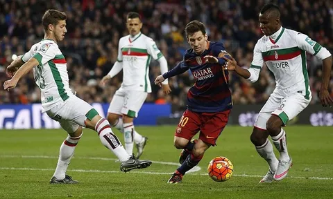 Lionel Messi bất lực trước hàng thủ Granada