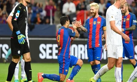 Lionel Messi hành hạ hàng thủ Leicester City