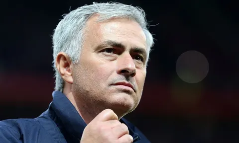 Lộ lý do Mourinho "hạ cố" đến M.U