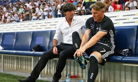 HLV Loew nói gì về việc Schweinsteiger giã từ đội tuyển?