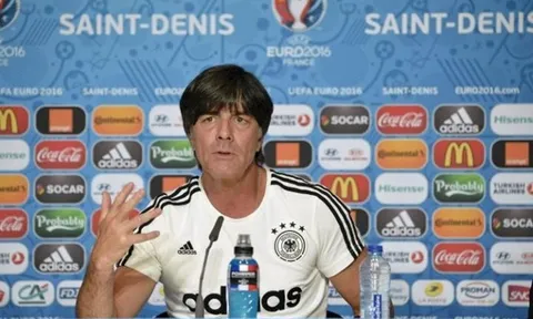 Joachim Loew lo ngại vật cản Ba Lan