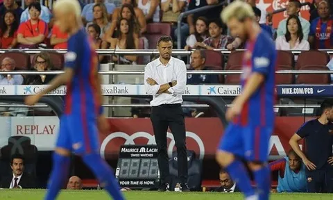 Luis Enrique liên tục trấn an học trò sau trận thua sốc