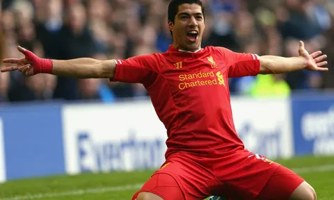 Luis Suarez khi còn đá cho Liverpool