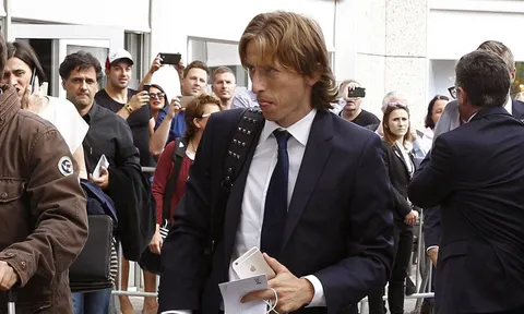 Luka Modric trấn an CĐV Real
