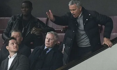 Lý do Mourinho trở thành 'khán giả' trong trận đấu với Burnley