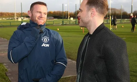 Mặc Scandal, Rooney vẫn vui vẻ tiếp khách quý tại Man Utd