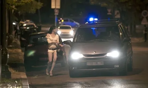 EURO 2016: Khổ như… gái mại dâm
