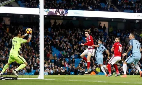 Man City mất ngôi đầu: Chỉ tại ông Barca