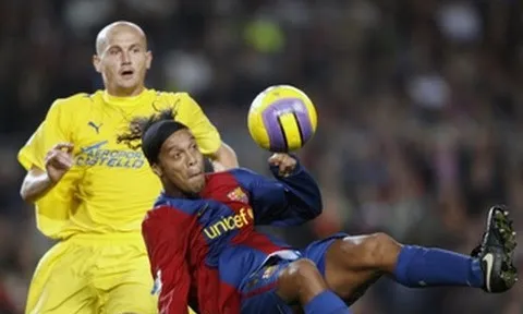 Mãn nhãn với pha lật bàn đèn của Ronaldinho