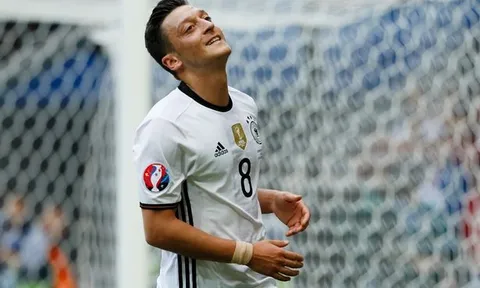 Màn trình diễn của Mesut Oezil vs Slovakia
