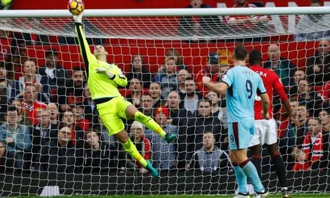 "Man Utd đã biến Tom Heaton trở nên siêu đẳng"