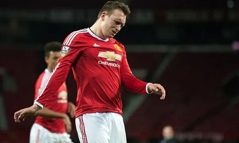 Man Utd nhận tin vui từ hàng thủ
