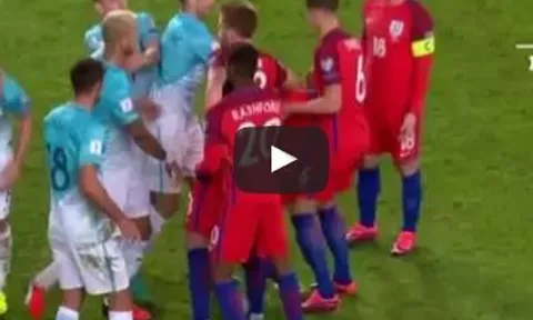 Marcus Rashford bị cầu thủ Slovenia 'quây', Jesse Lingard ra sức bảo vệ