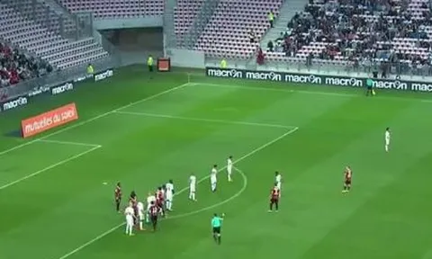 Mario Balotelli ghi 2 bàn trong thắng lợi 4-0 của Nice trước Monaco