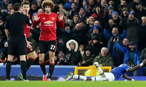 Fellaini vẫn còn đất dụng võ ở M.U
