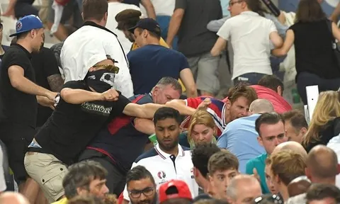 Pháp trục xuất 50 CĐV Nga, dọa bỏ tù 6 hooligan Anh