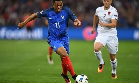 Anthony Martial bị 'ném đá' tơi bời sau màn trình diễn thất vọng