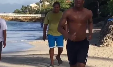 Martial luyện tập như điên chờ ngày ra mắt Mourinho