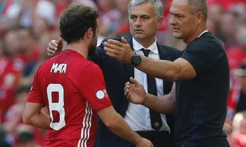 Mourinho lại chơi chiêu với Mata và người hâm mộ