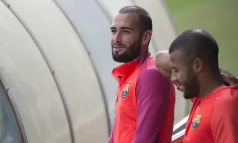 Mâu thuẫn với Enrique, Aleix Vidal muốn rời Barca