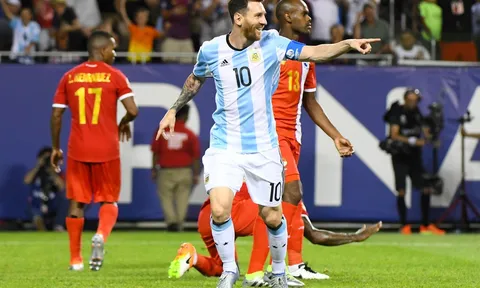 Messi trở lại bằng hat-trick