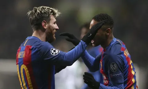 Messi đạt 100 bàn nhanh hơn Ronaldo