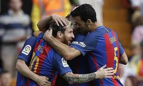 Messi ghi bàn phút 90+4, Barca thoát hiểm ở Mestalla