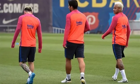 Messi, Suarez và Neymar bị 'đánh' tơi tả trên sân tập