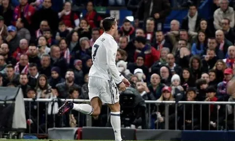 "Messi thiên tài nhưng Ronaldo xứng đáng nhận bóng vàng"
