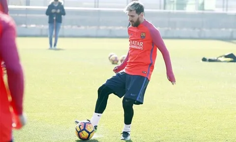 Messi tiếp tục thể hiện 'tình yêu' với Barcelona