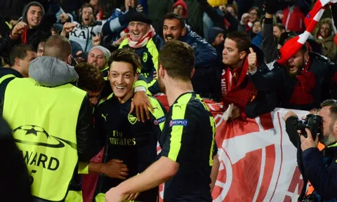 Mesut Oezil nhận đặc ân lớn